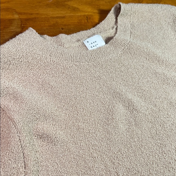 a new day Sweaters - Boucle Beige/Tan Tee Sweater